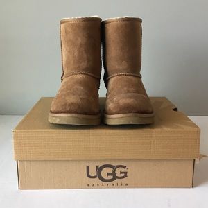 UGG K Classic Youth Size 3